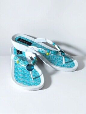 Grandco Size 8 NWT Sandals Lightweight Flip Flops Heel Turquoise Embellished